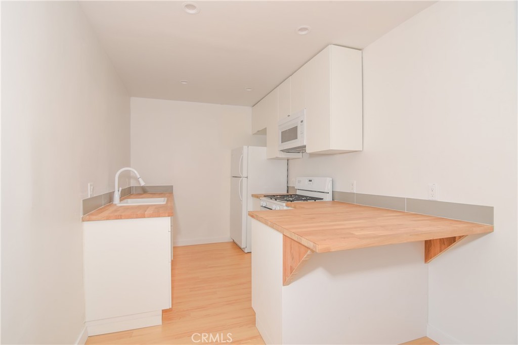 11921 Goshen Avenue 4