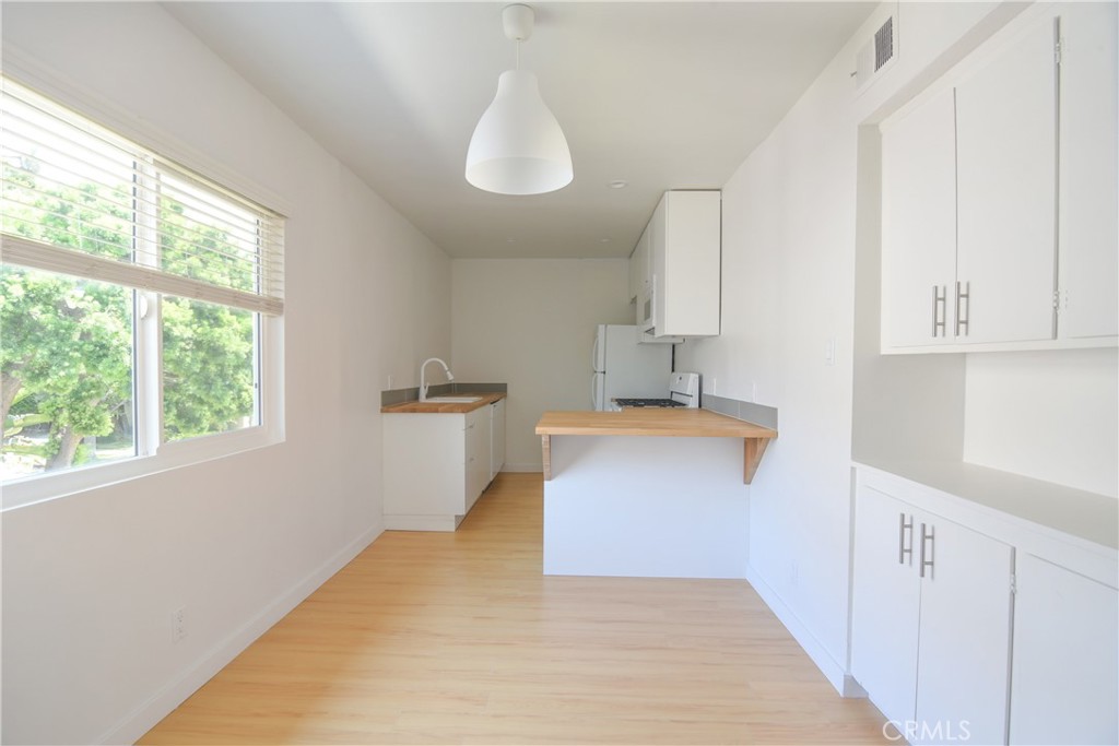 11921 Goshen Avenue 4