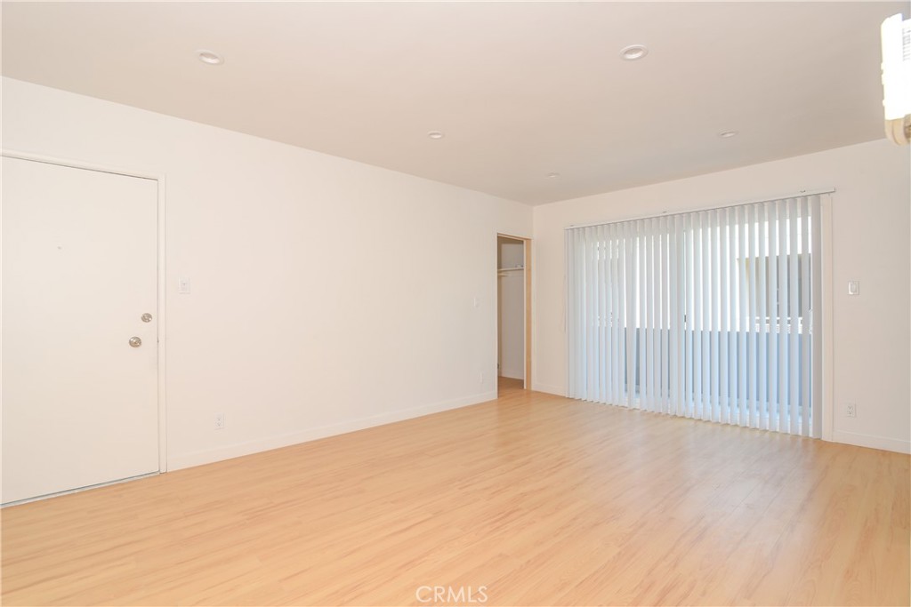 11921 Goshen Avenue 4