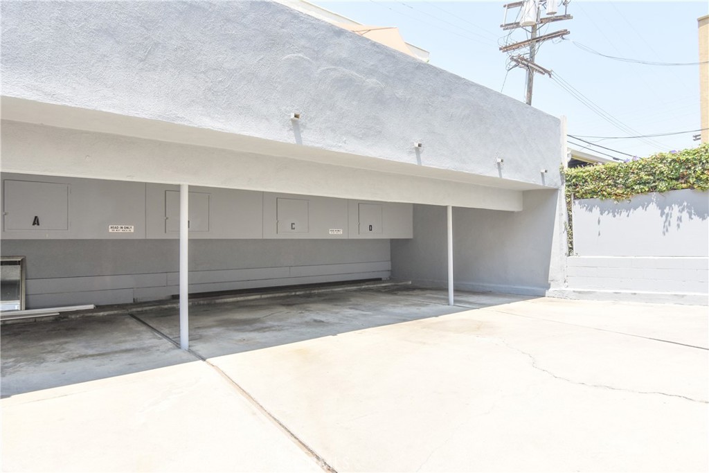 11921 Goshen Avenue 4