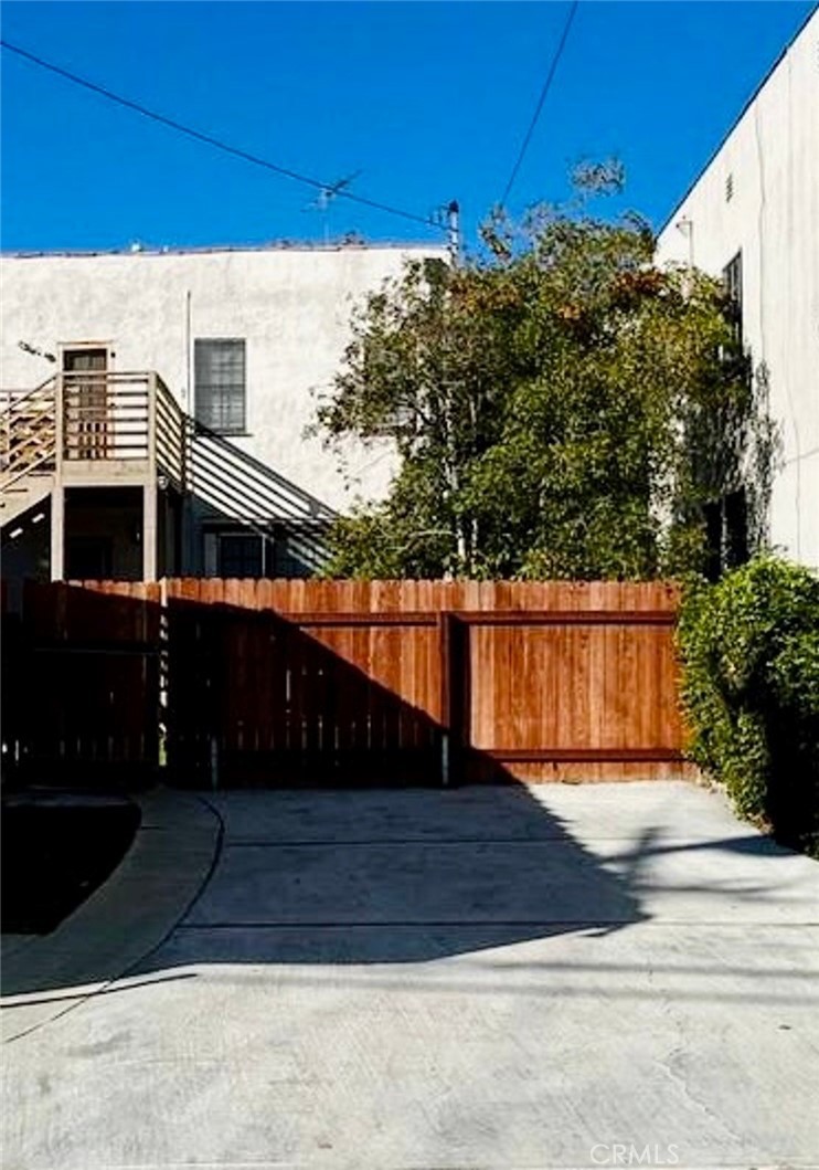 226 S Rexford Drive