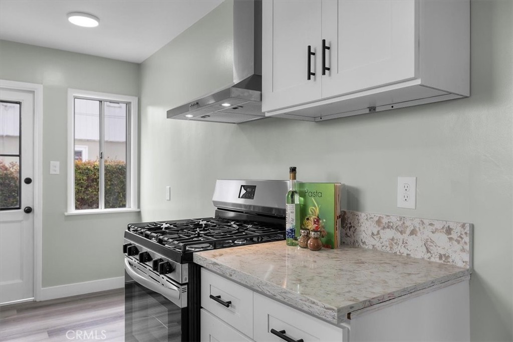 15007 Kornblum Avenue