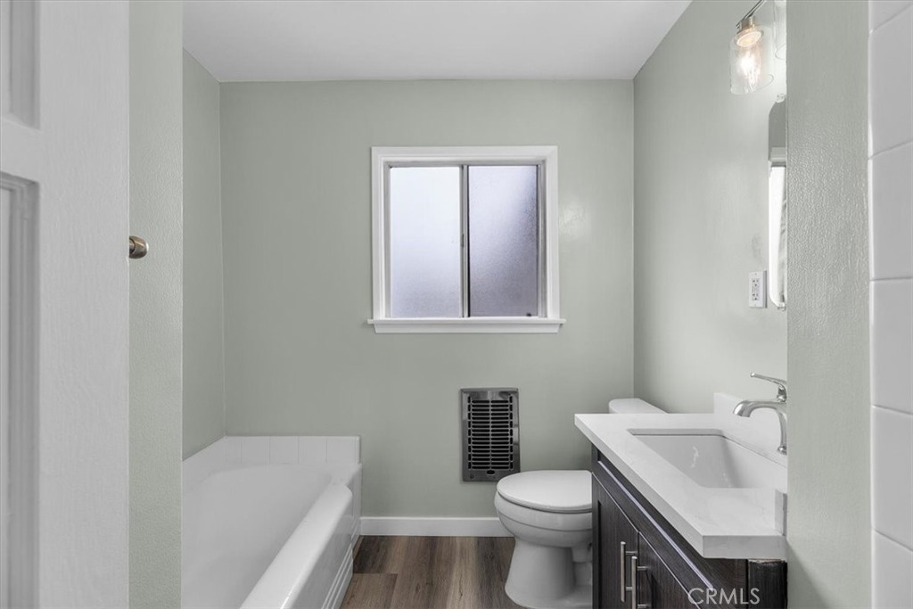 15007 Kornblum Avenue