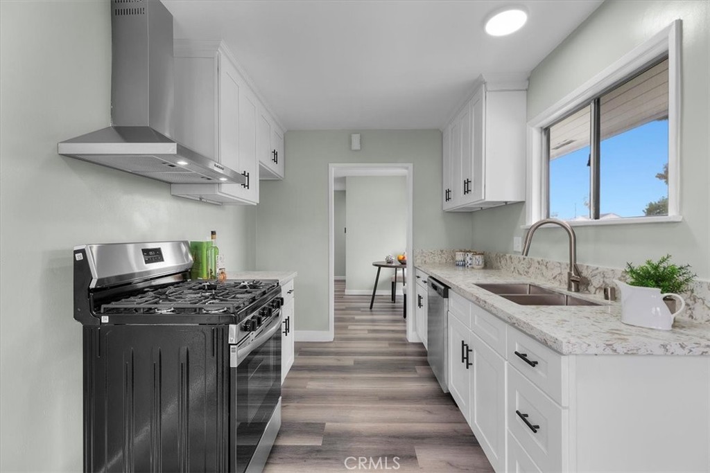 15007 Kornblum Avenue