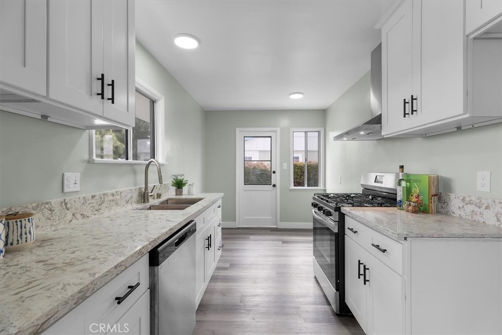 15007 Kornblum Avenue