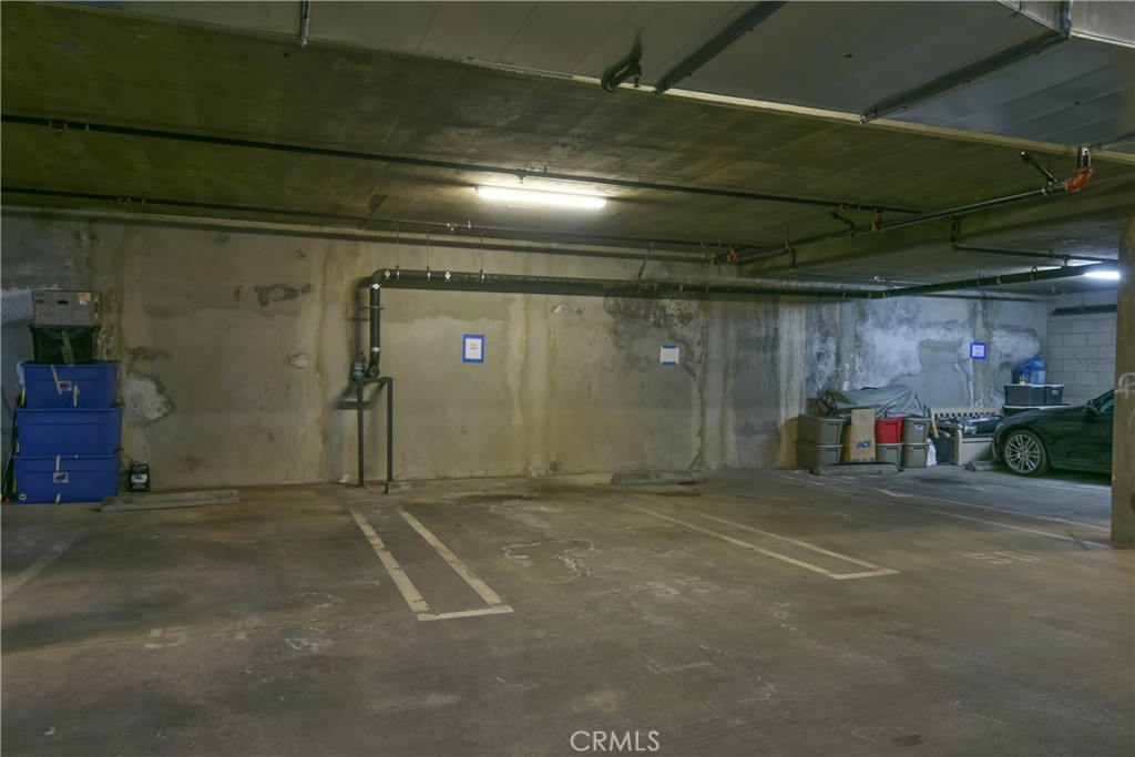 11911 Mayfield Avenue 204