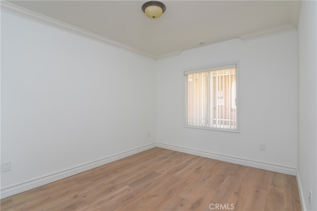 11911 Mayfield Avenue 204