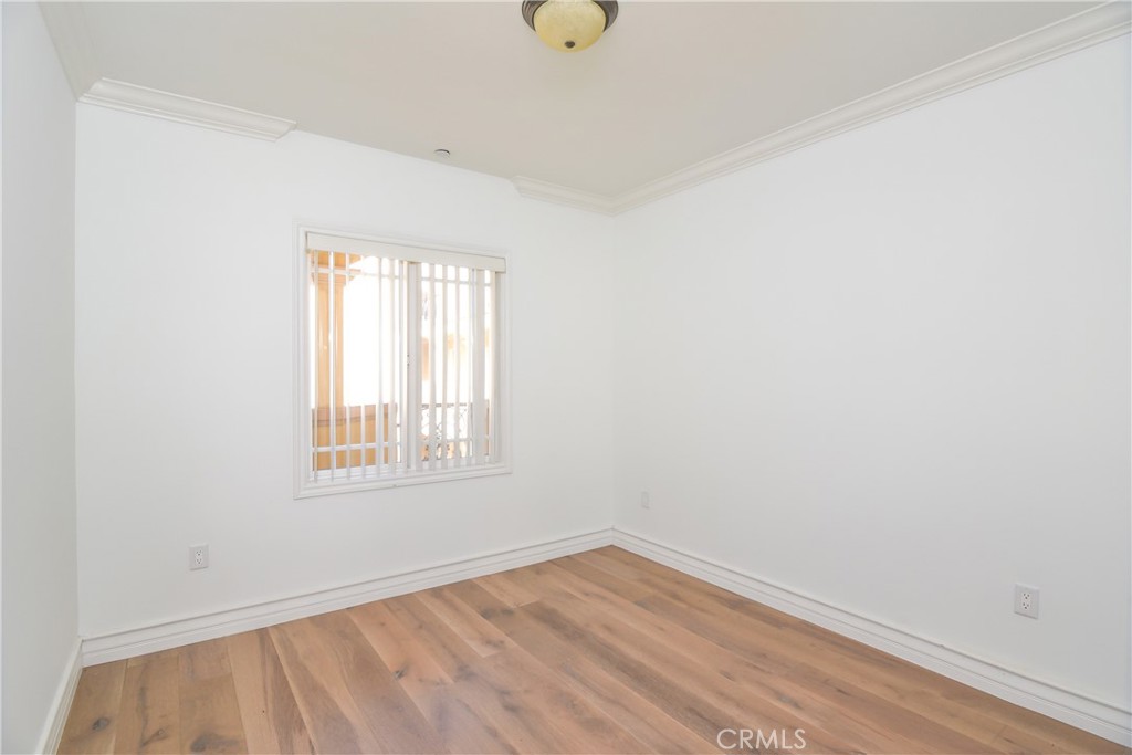 11911 Mayfield Avenue 204