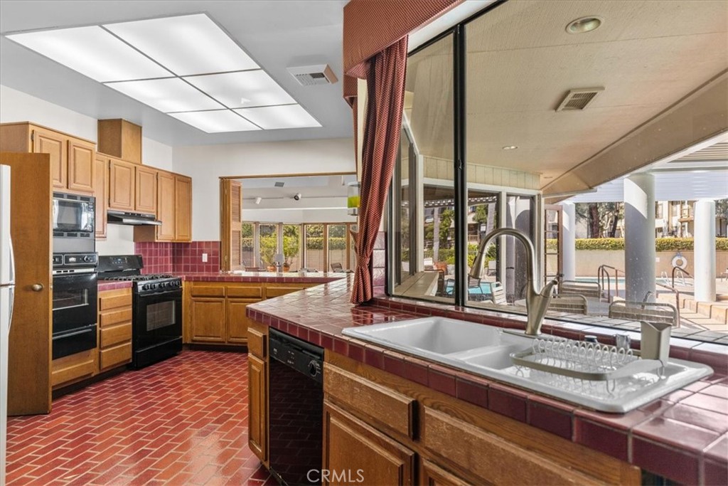 2621 Plaza Del Amo 504