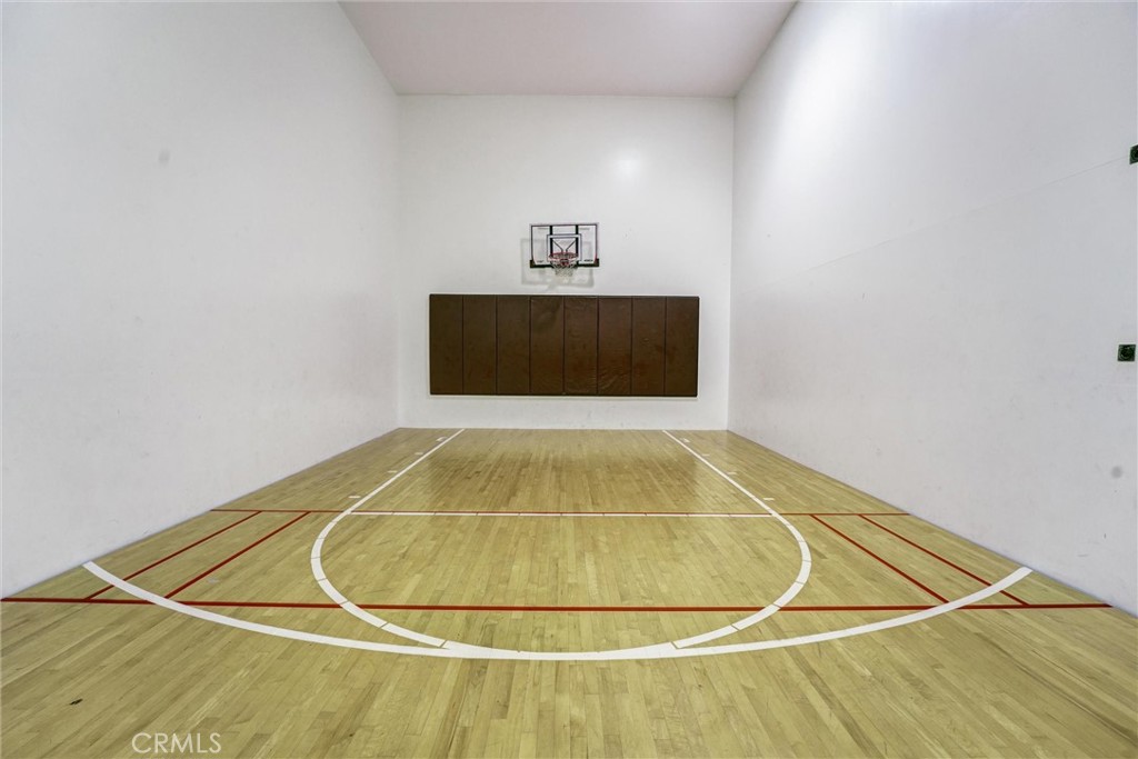 2577 Plaza Del Amo 720