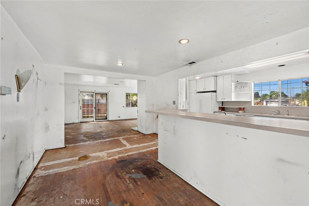 3742 W 176th Street