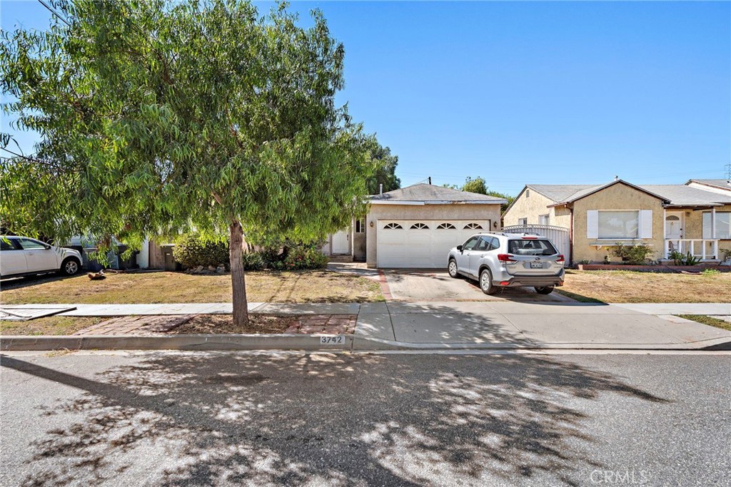 3742 W 176th Street
