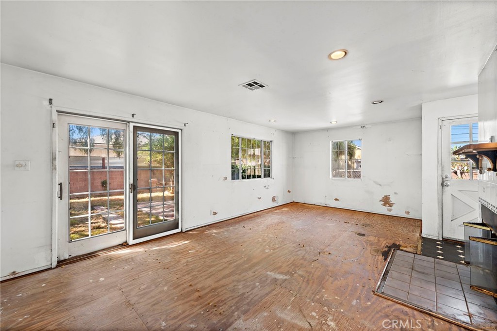 3742 W 176th Street