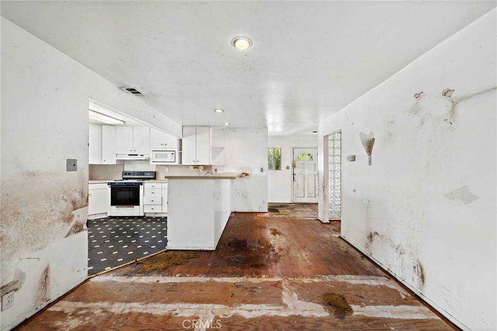 3742 W 176th Street