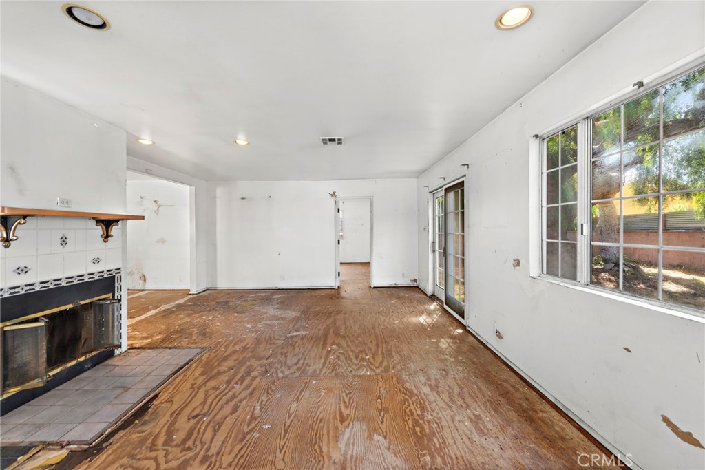 3742 W 176th Street