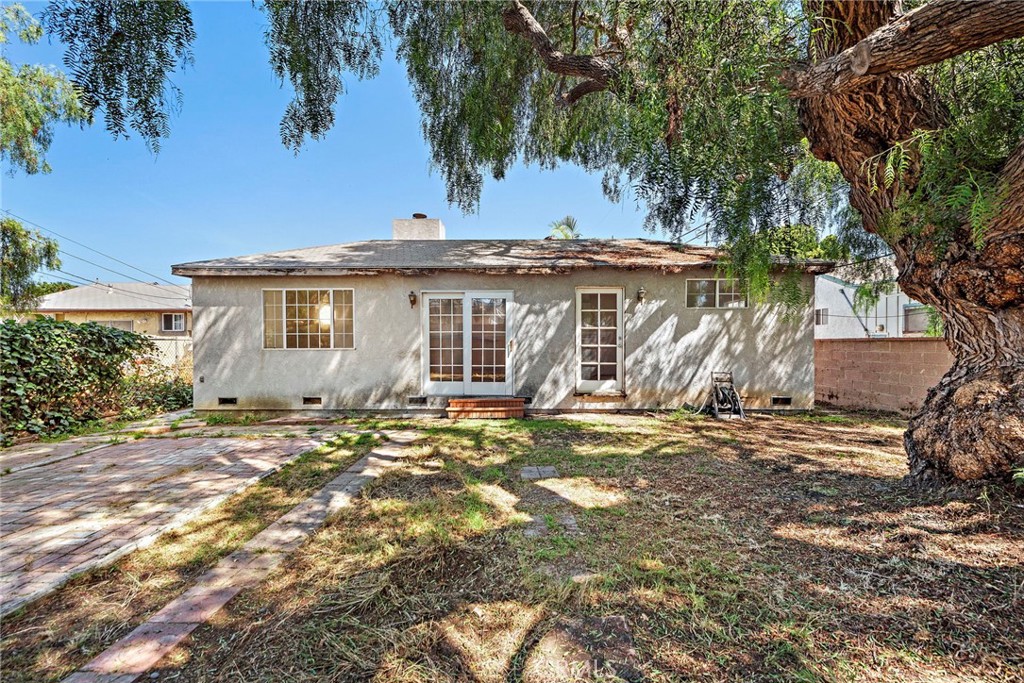 3742 W 176th Street