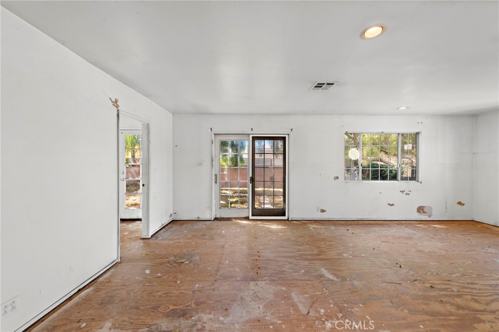 3742 W 176th Street