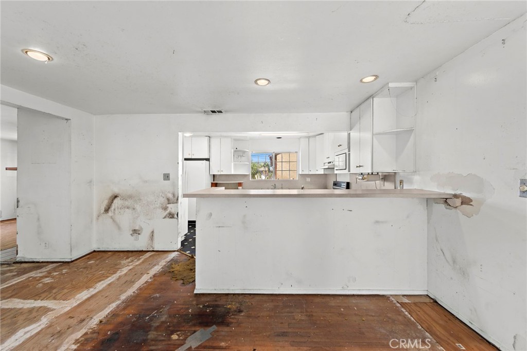 3742 W 176th Street