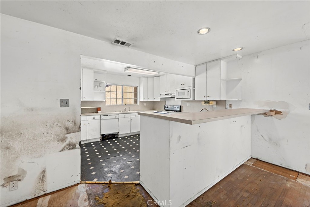 3742 W 176th Street