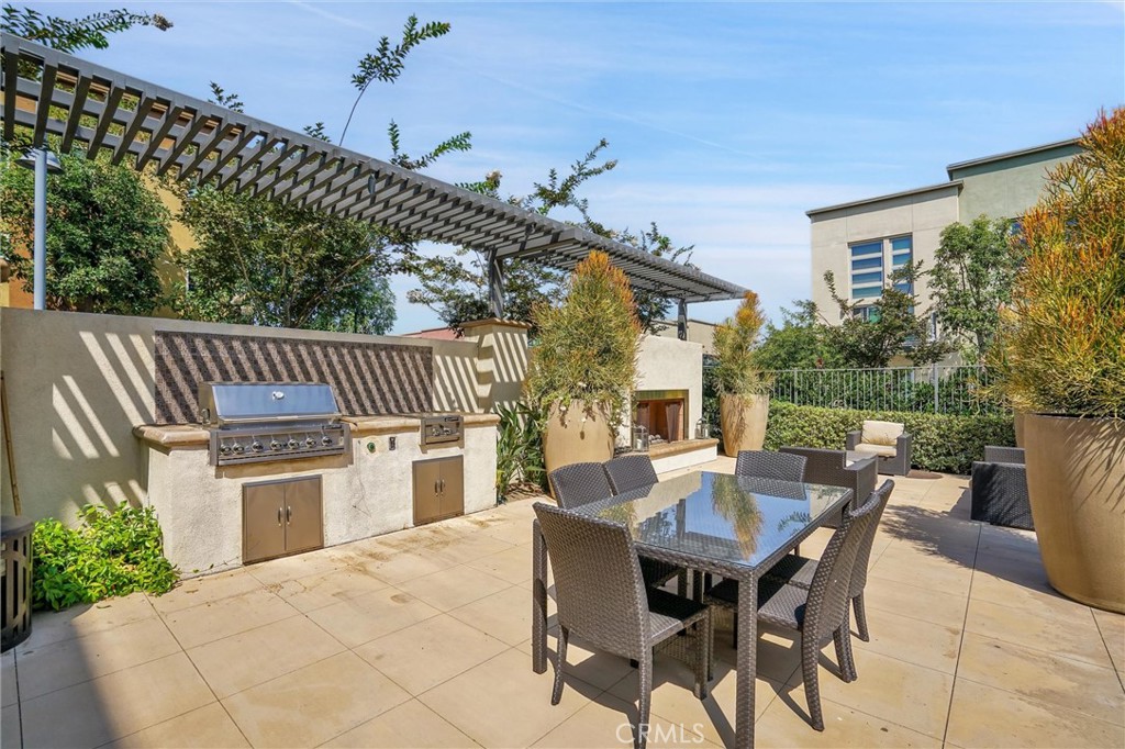 1512 W Artesia Square F