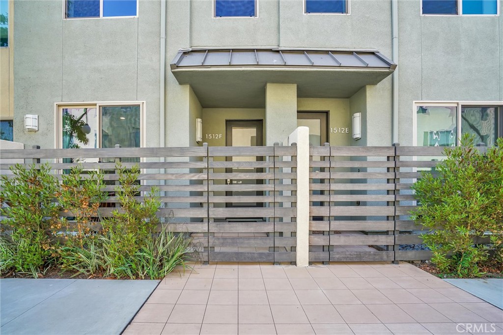 1512 W Artesia Square F