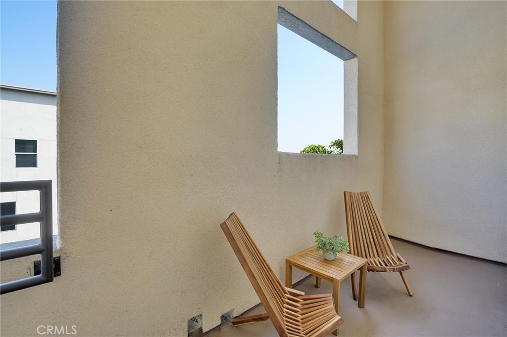 1512 W Artesia Square F