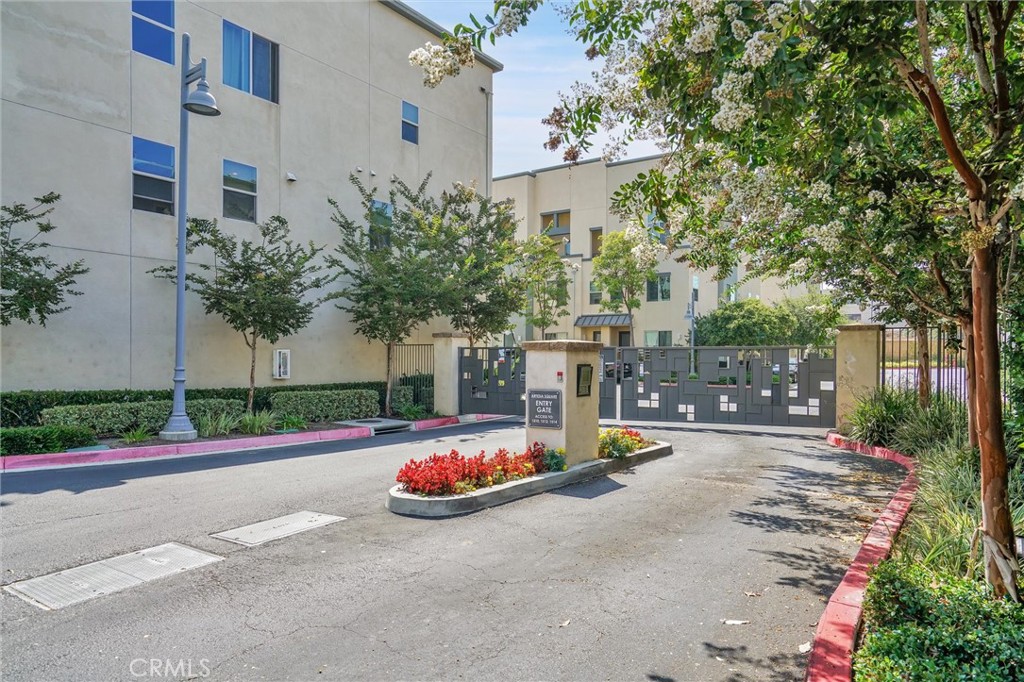 1512 W Artesia Square F