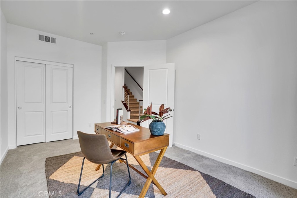 1512 W Artesia Square F