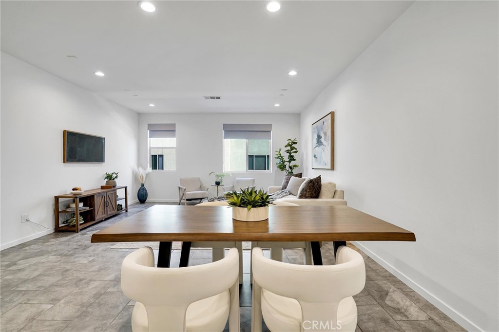 1512 W Artesia Square F