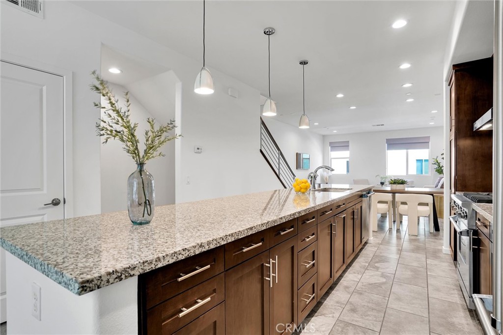 1512 W Artesia Square F