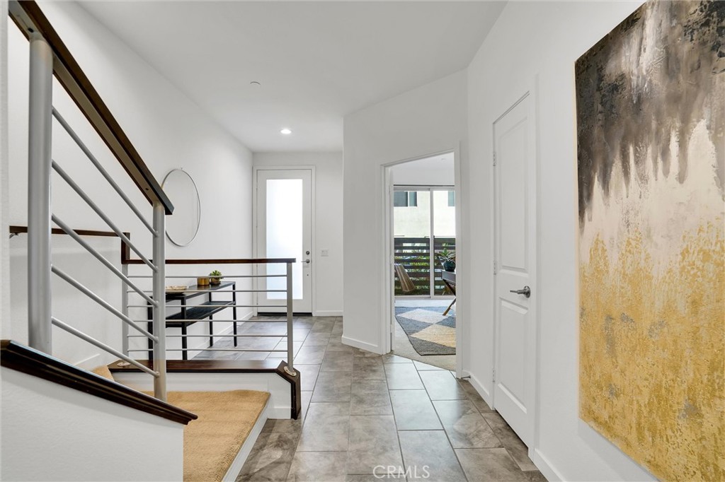 1512 W Artesia Square F