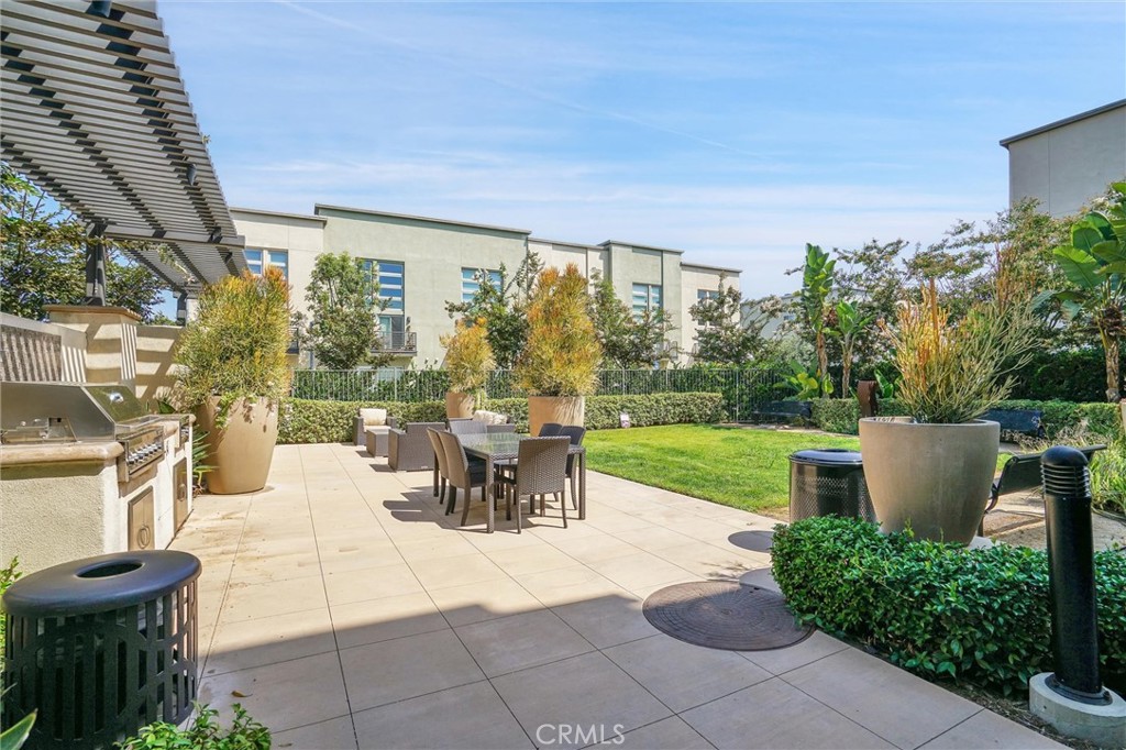 1512 W Artesia Square F