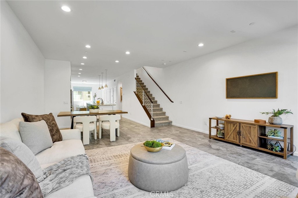 1512 W Artesia Square F