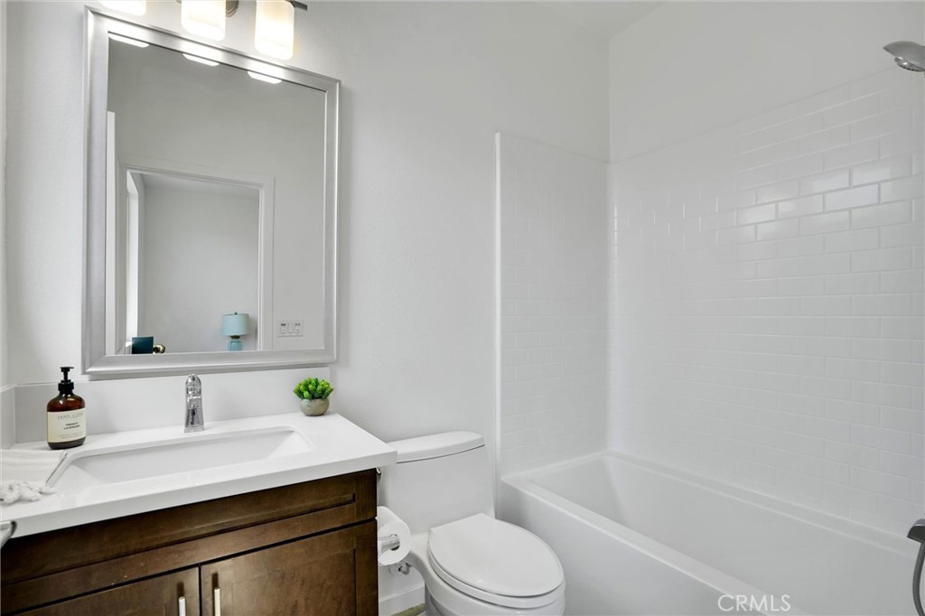 1512 W Artesia Square F