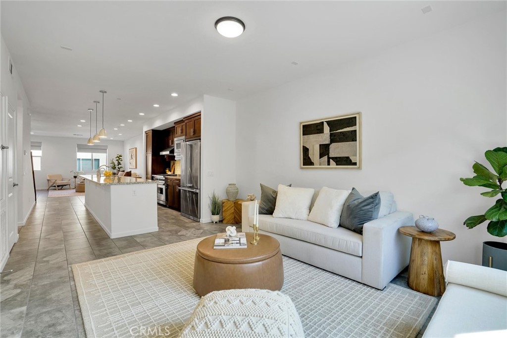 1512 W Artesia Square F