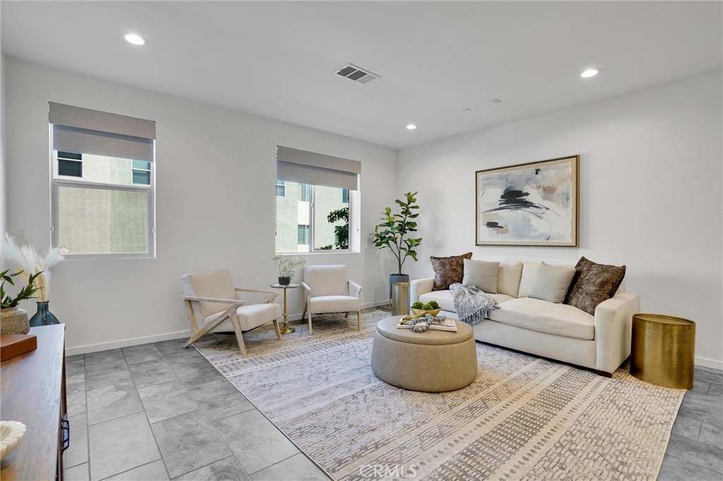 1512 W Artesia Square F