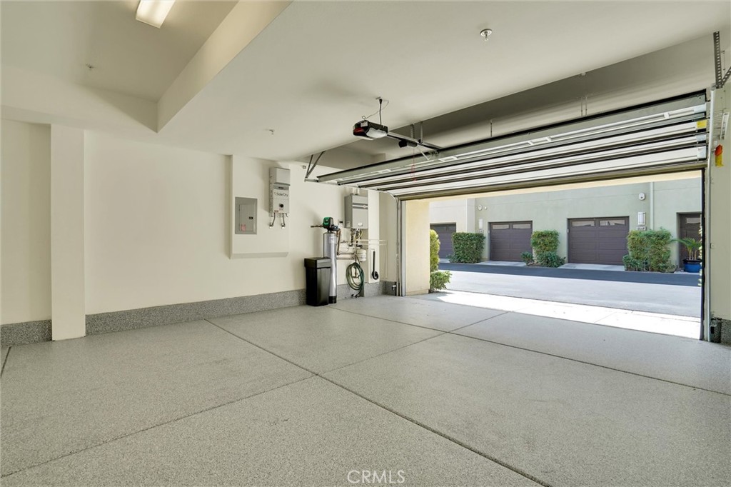 1512 W Artesia Square F