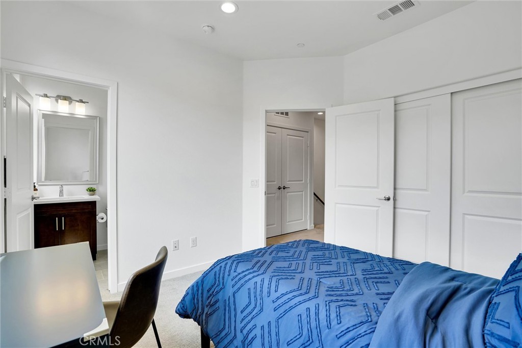 1512 W Artesia Square F