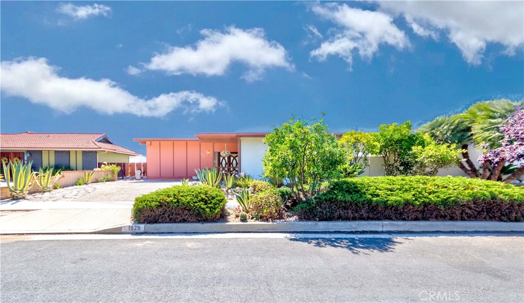 1929 Cumbre Drive