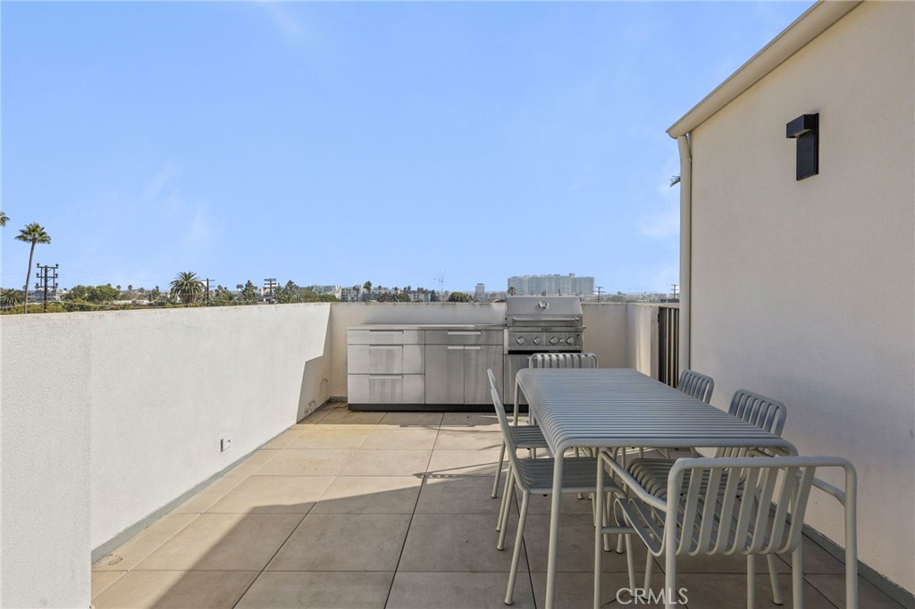 2432 Penmar Avenue 203