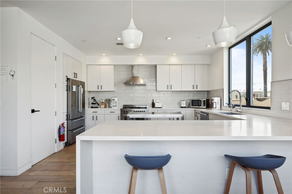 2432 Penmar Avenue 203