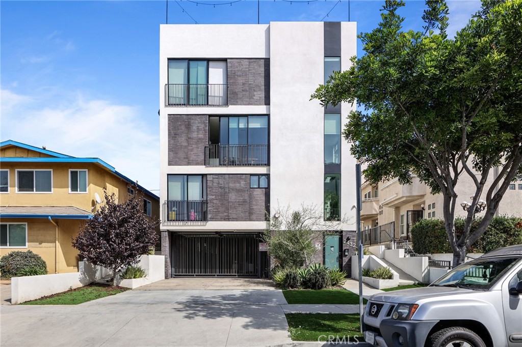 2432 Penmar Avenue 203