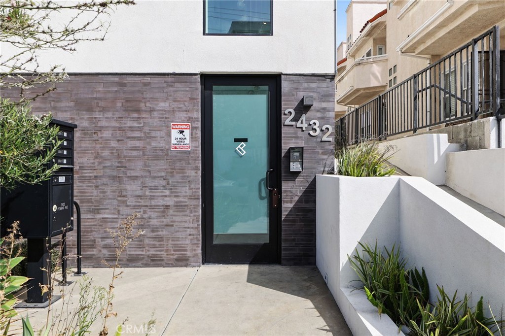 2432 Penmar Avenue 203