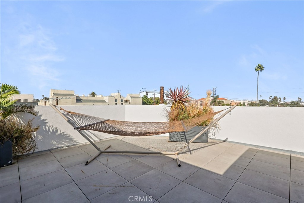 2432 Penmar Avenue 203