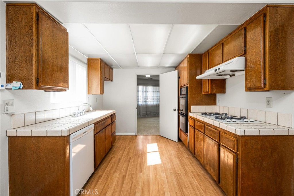 16118 S Manhattan Place