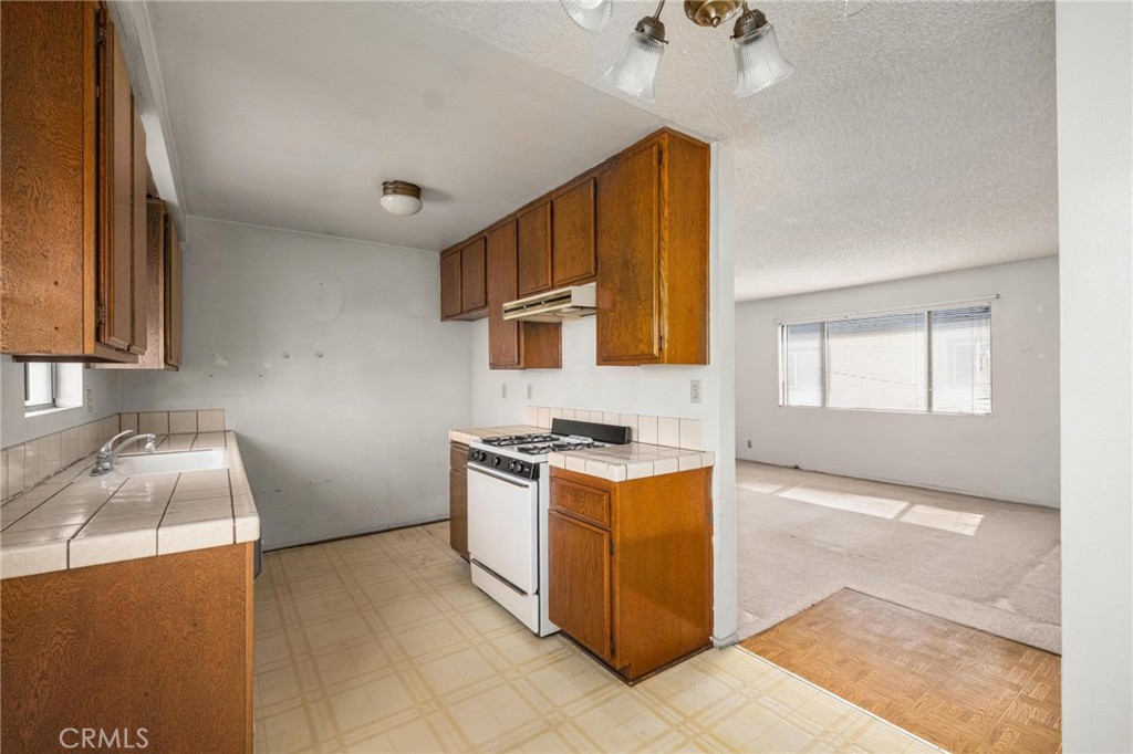 16118 S Manhattan Place