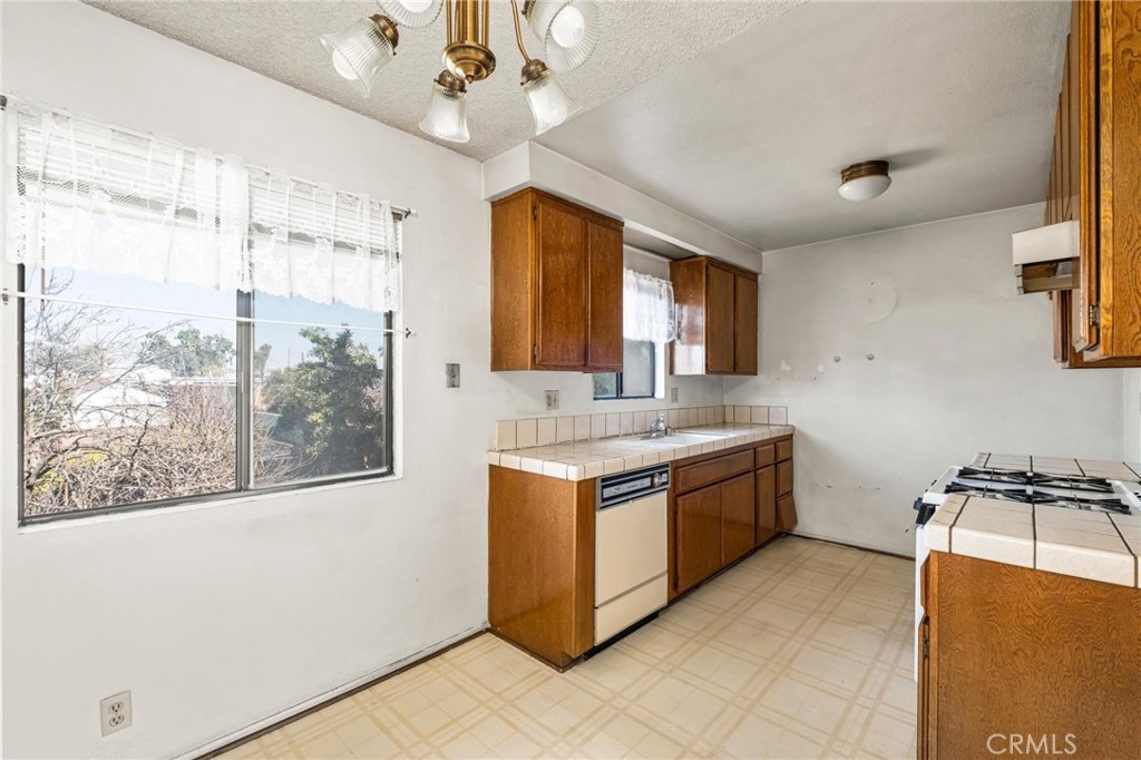 16118 S Manhattan Place