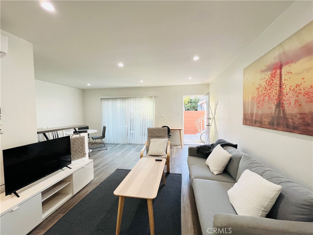 3864 Inglewood Boulevard 7