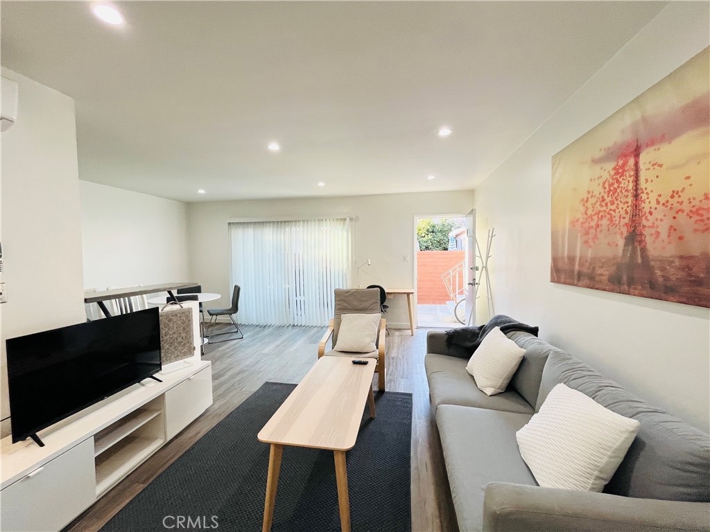 3864 Inglewood Boulevard 7