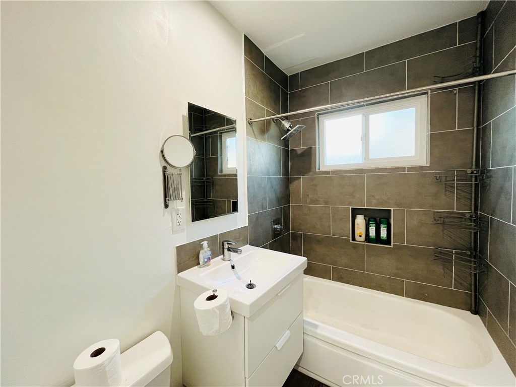 3864 Inglewood Boulevard 7